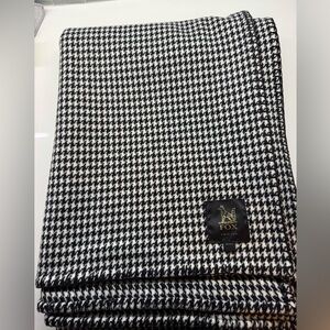 Merchant Fox - Houndstooth Blanket with Chocolate stitching